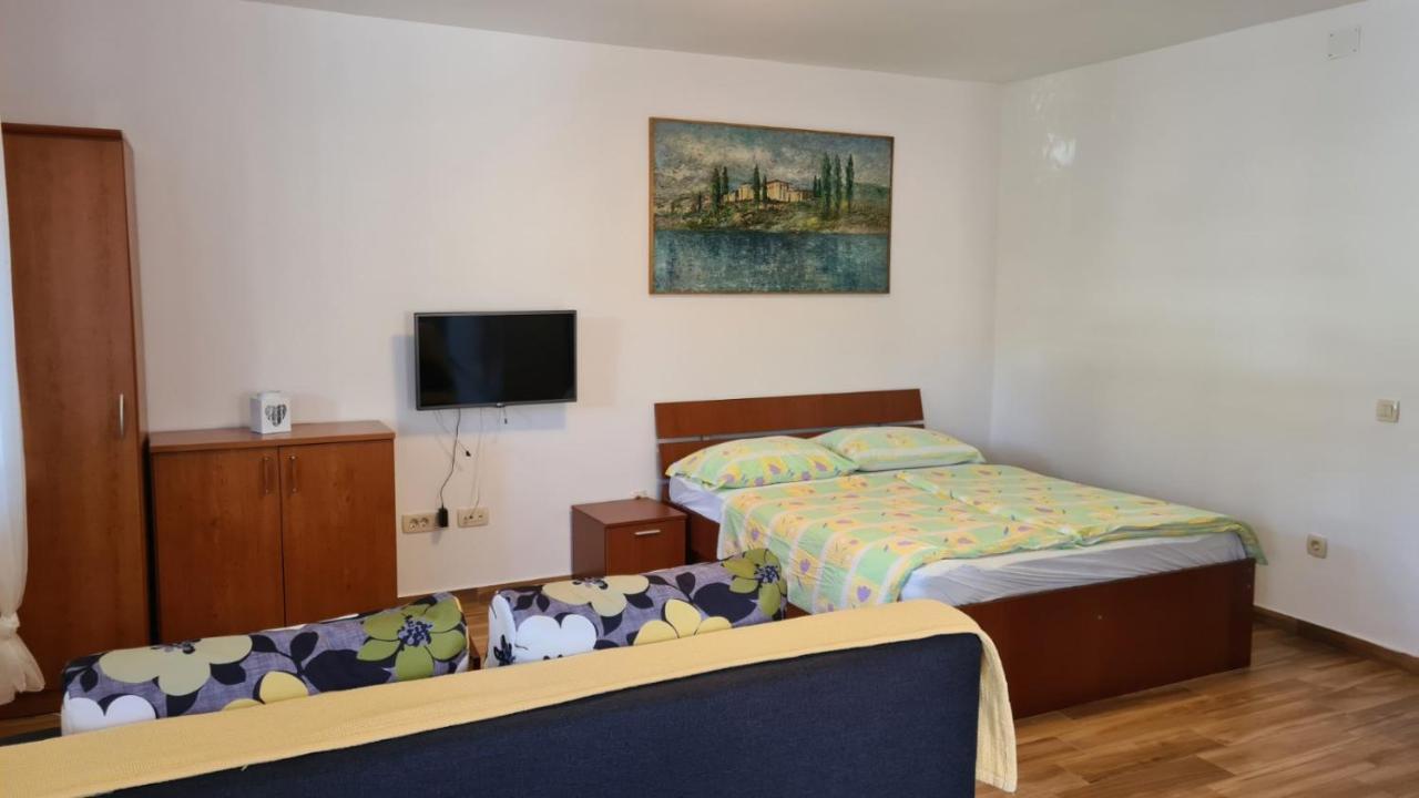 Apartments Ivanovski 라브 외부 사진