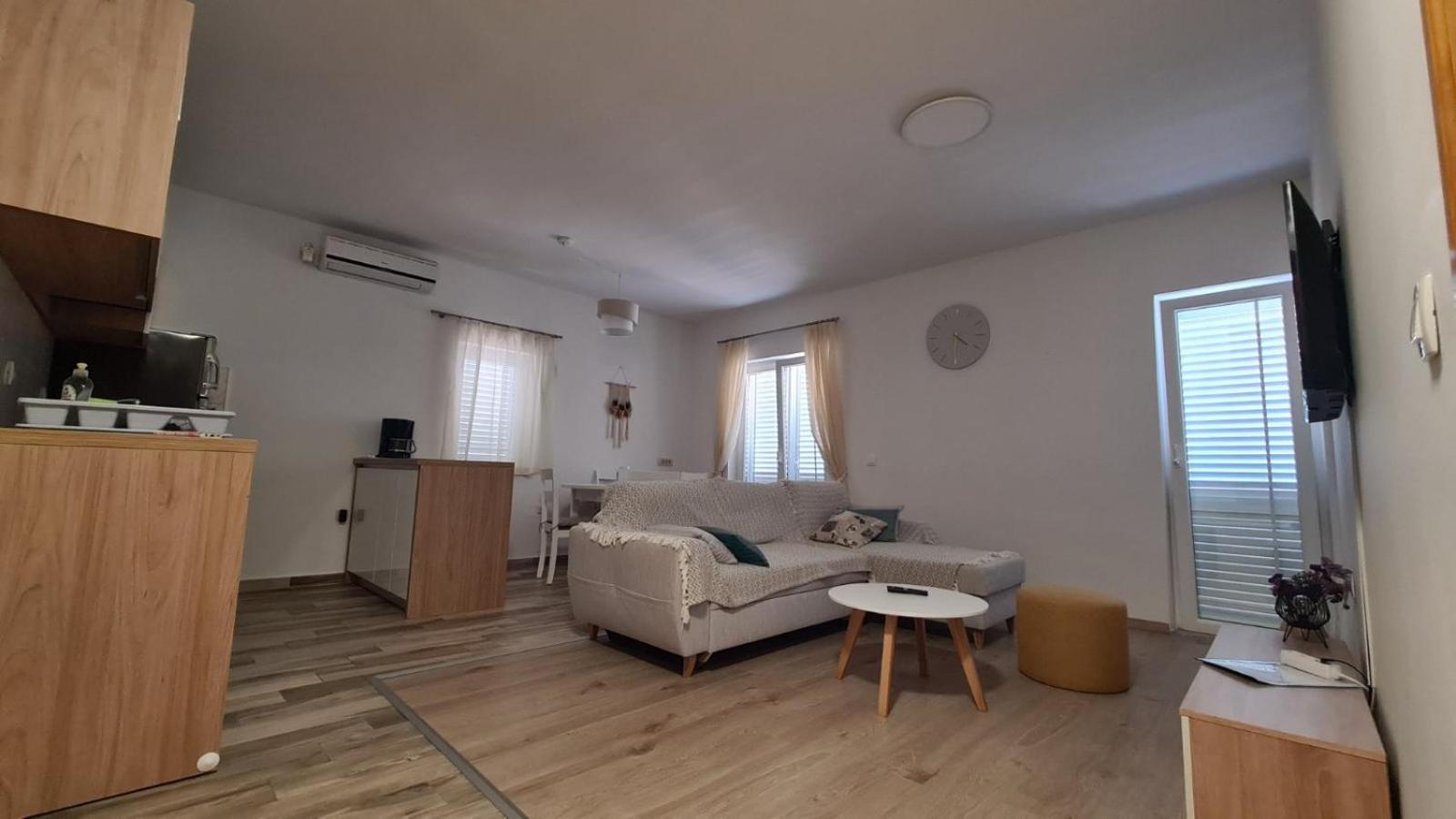 Apartments Ivanovski 라브 외부 사진